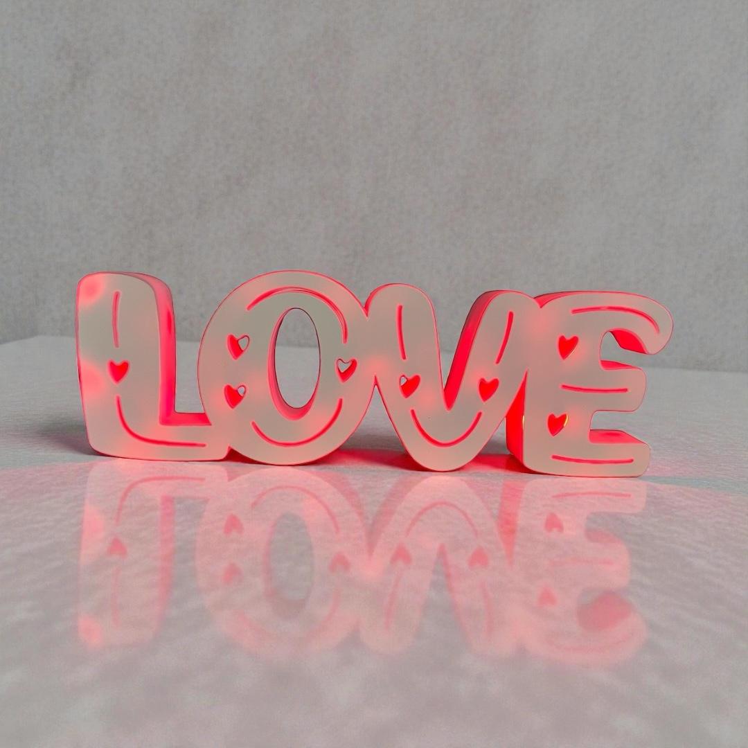 Mot lumineux 'LOVE'