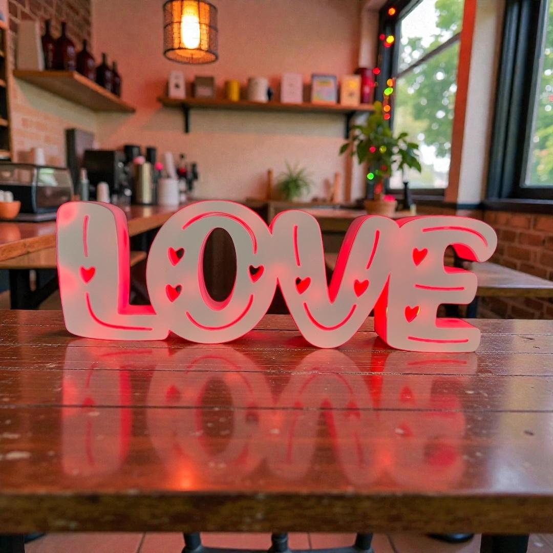 Mot lumineux 'LOVE'